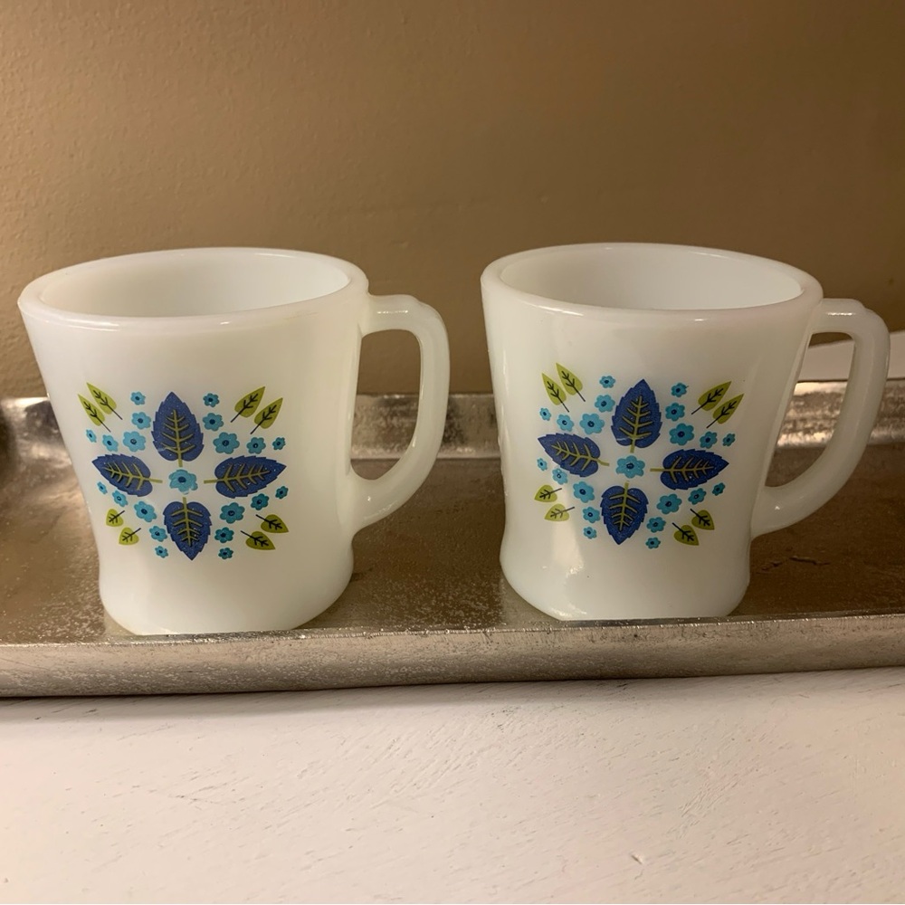 Vintage Fire king Swiss Alpine Chalet Pattern Milk Glass Mugs